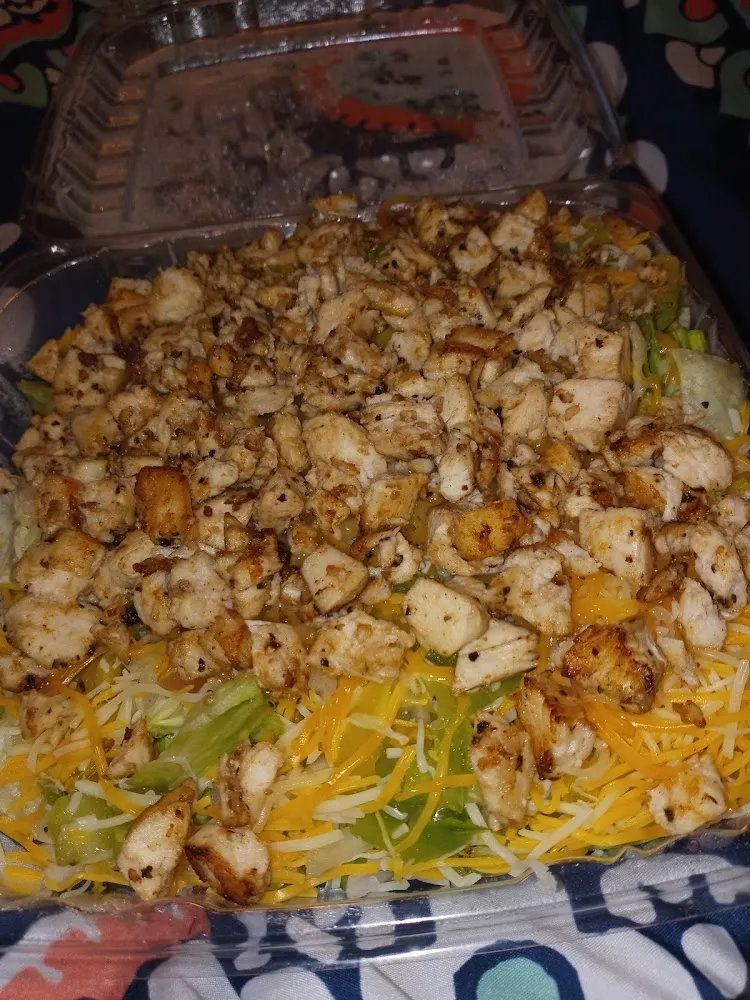 Crispy or Grilled Chicken Salad Large